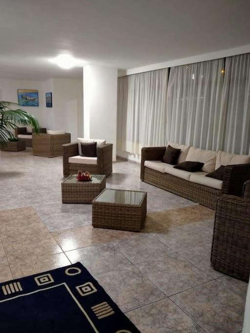 Apartamento Con Vistas Al Mar 阿罗纳 外观 照片